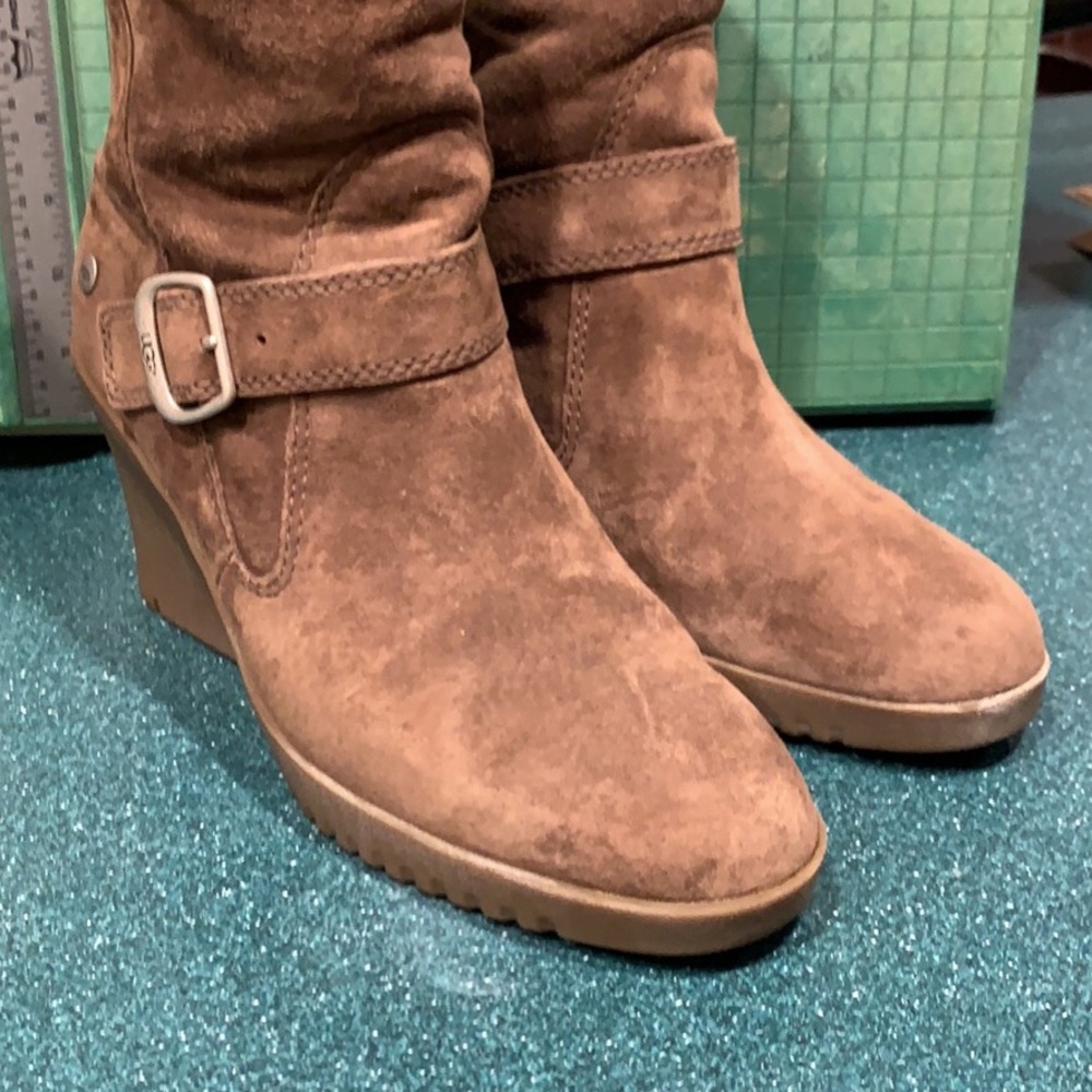 UGG boots size 8 3" inch . Not Wide.  Regular Width.